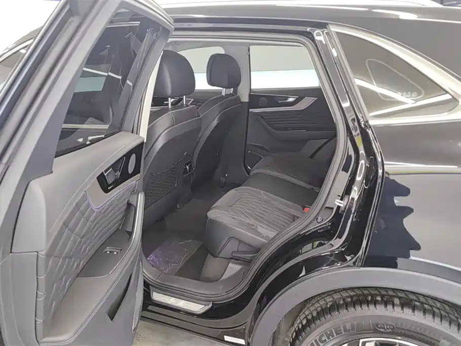 Hongqi HS5 2022 Facelift 2.0T Smart Flag Enjoyment Edition фото 11