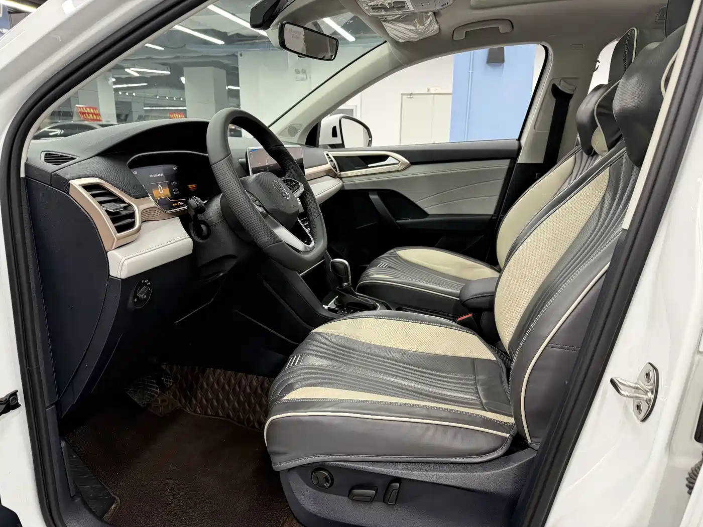 Volkswagen Tharu 2024 300TSI 2WD Bright Moon Edition фото 4