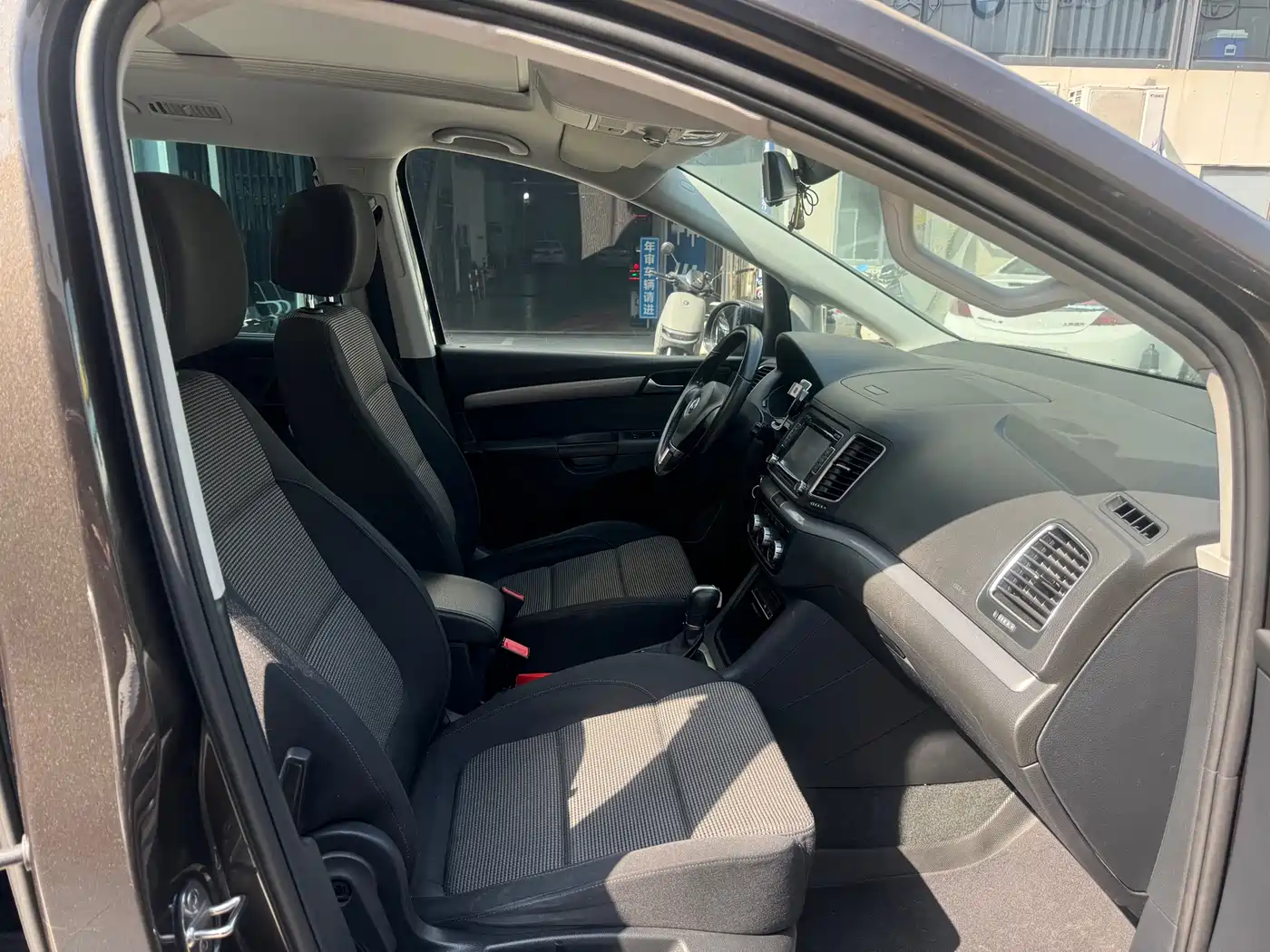 Volkswagen Sharan 2014 2.0TSI Comfort фото 8