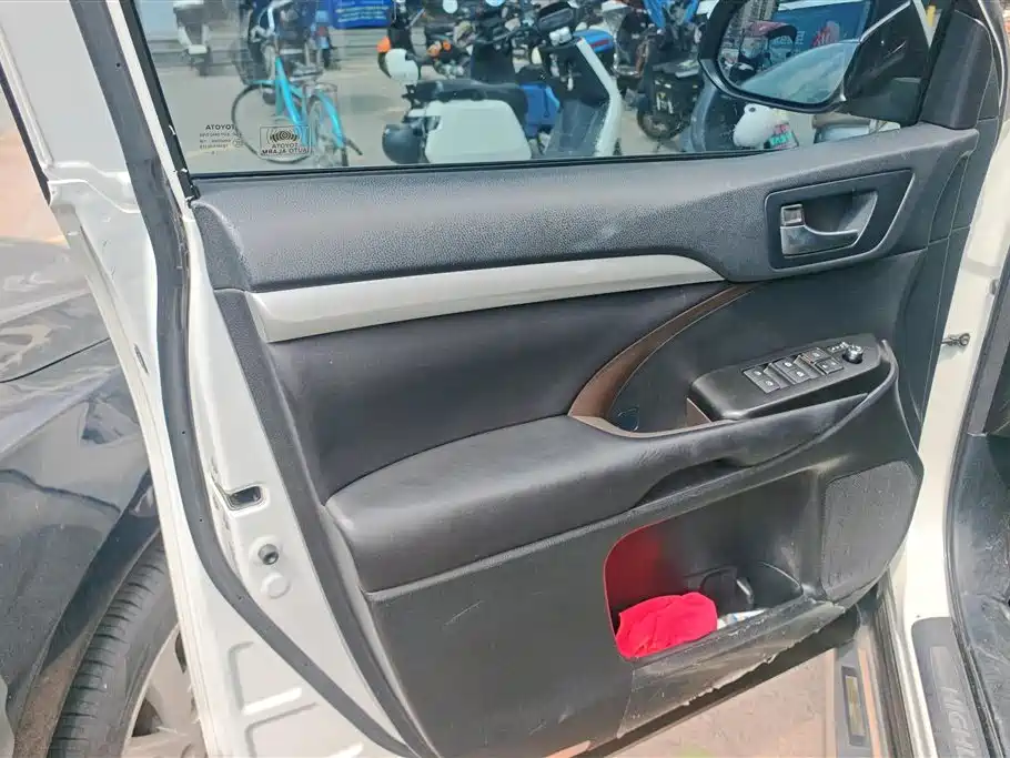 Toyota Highlander 2018 2.0T 2WD Luxury 7-seater (China V) фото 7