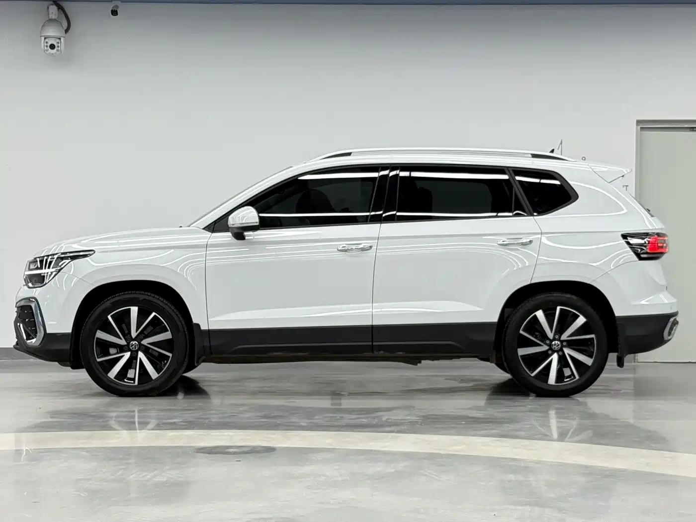 Volkswagen Tharu 2024 300TSI 2WD Bright Moon Edition фото 9