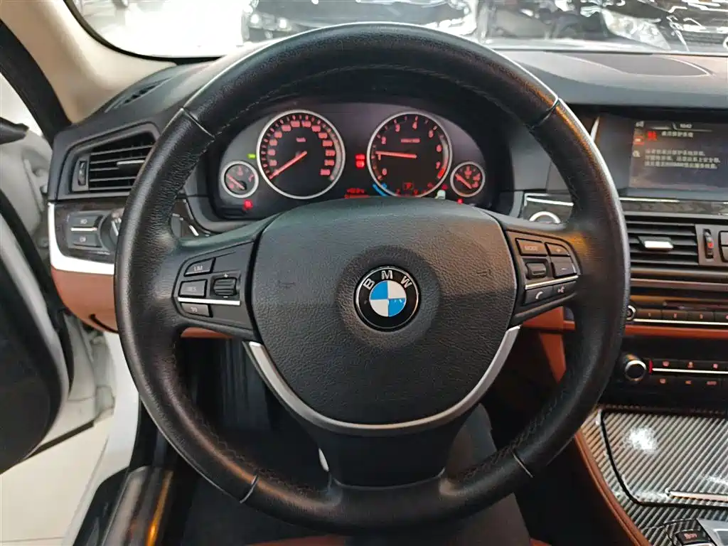 BMW 5 Series 2014 525Li Leading фото 10