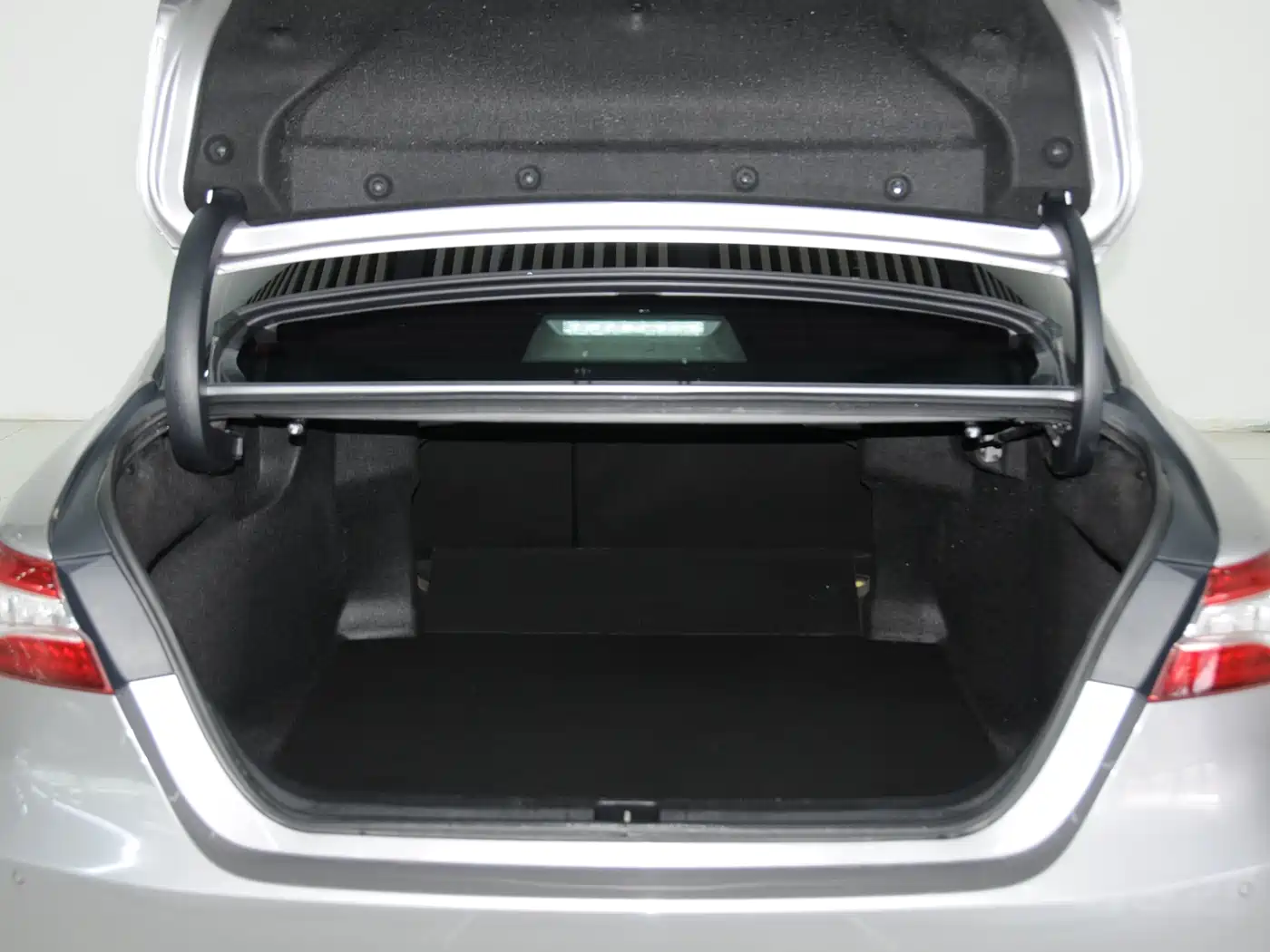 Toyota Camry 2023 2.5G Luxury Edition фото 7
