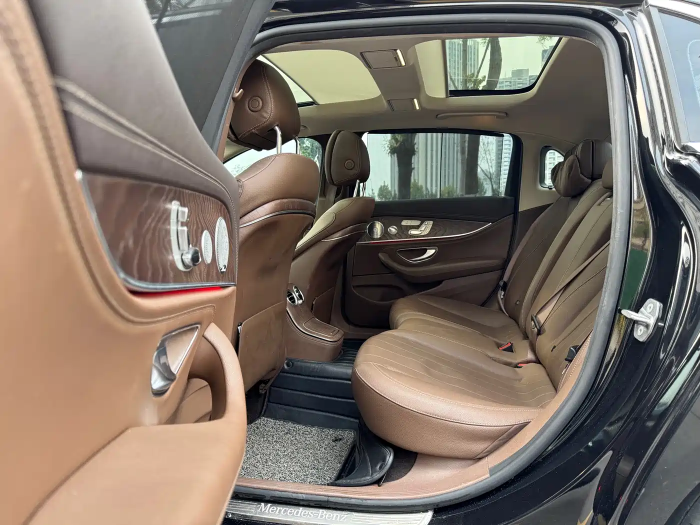 Mercedes-Benz E-Class 2021 E 300 L Luxury фото 4