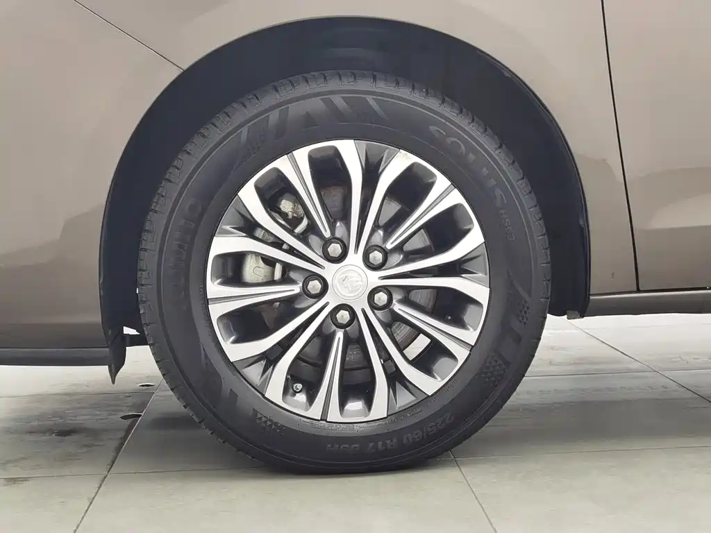 Photo 17 - Buick GL8
