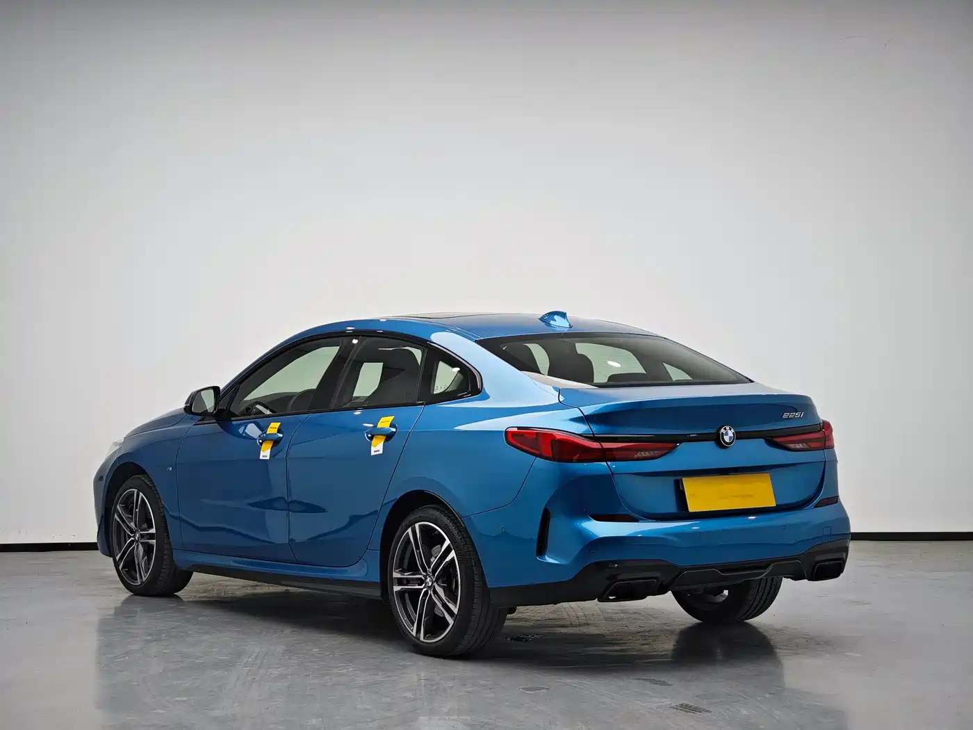BMW 2 Series (Import) 2023 225i 4-Door Coupe M Sport Shadowline Package фото 5