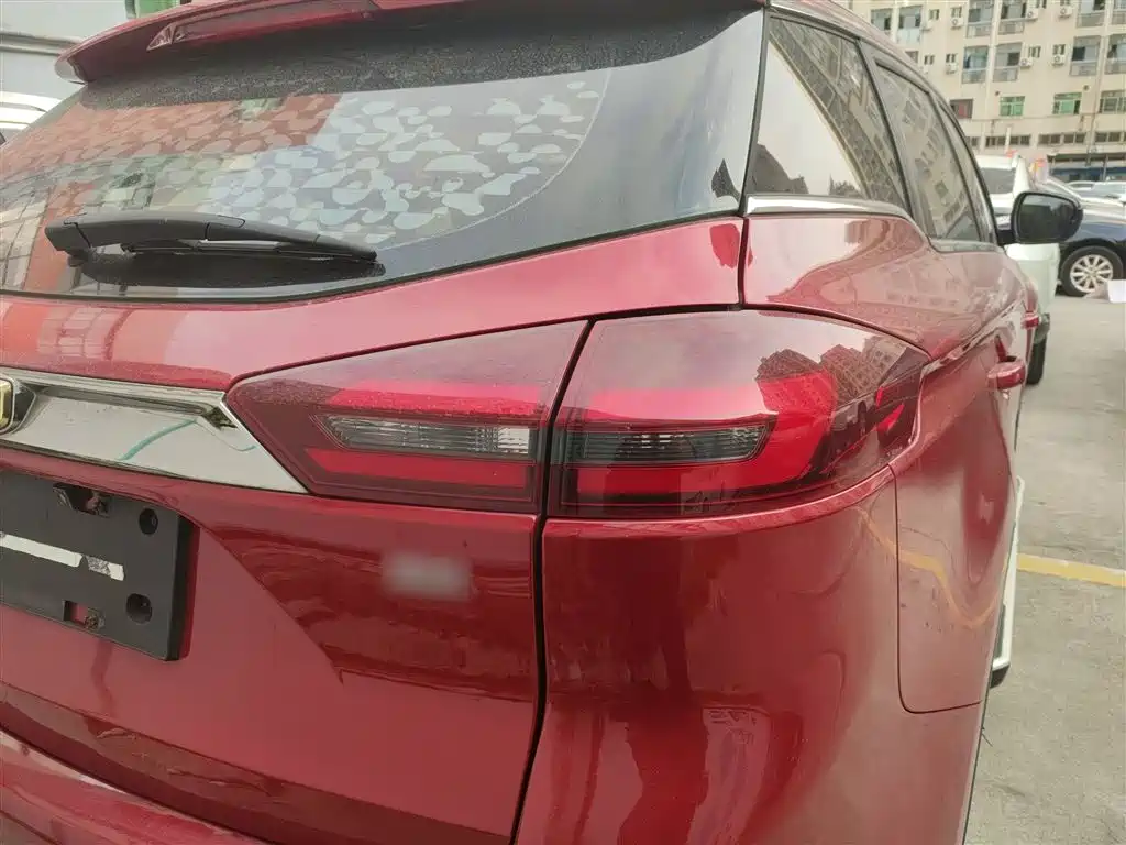 Фото 8 - Geely Atlas