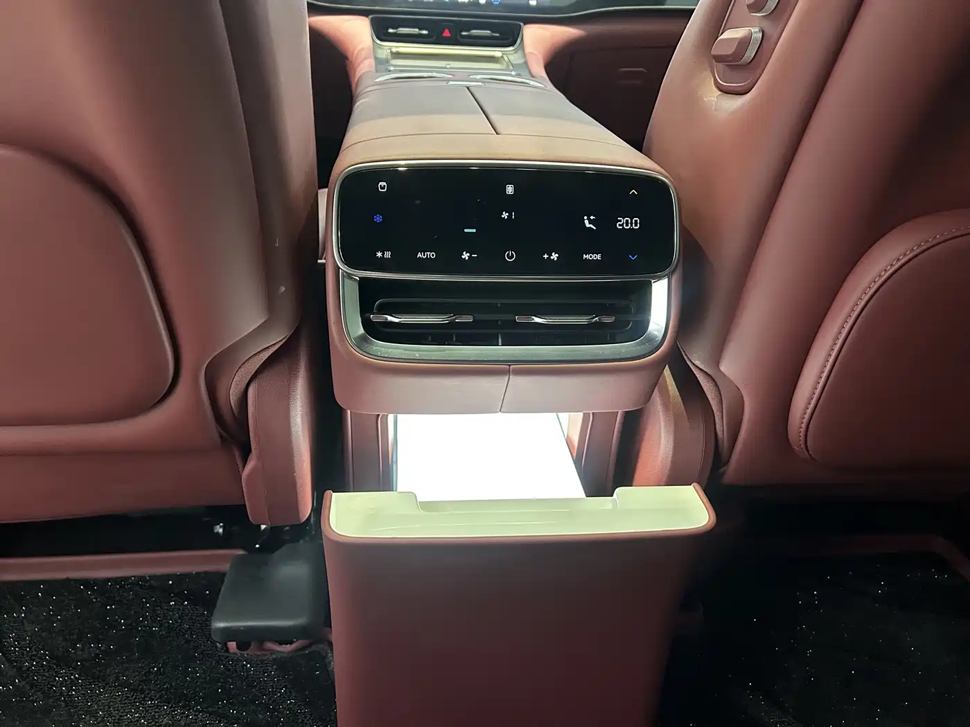 AITO Wenjie AITO M8 2025 Range Extender Max+ Edition 53.4kWh 5-seater фото 17