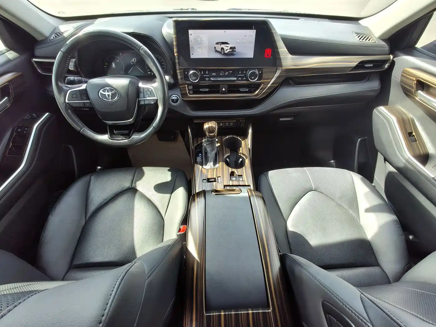 Toyota Highlander 2024 2.5L Smart Hybrid FWD Luxury 7-Seater фото 4