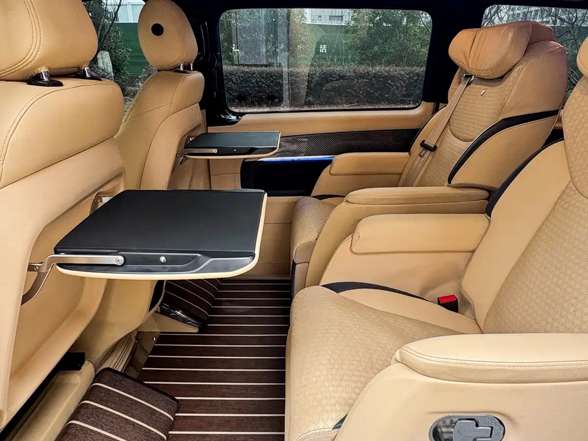 Mercedes-Benz V-Class 2018 V 260 L Premium Long Wheelbase Edition China VI фото 11
