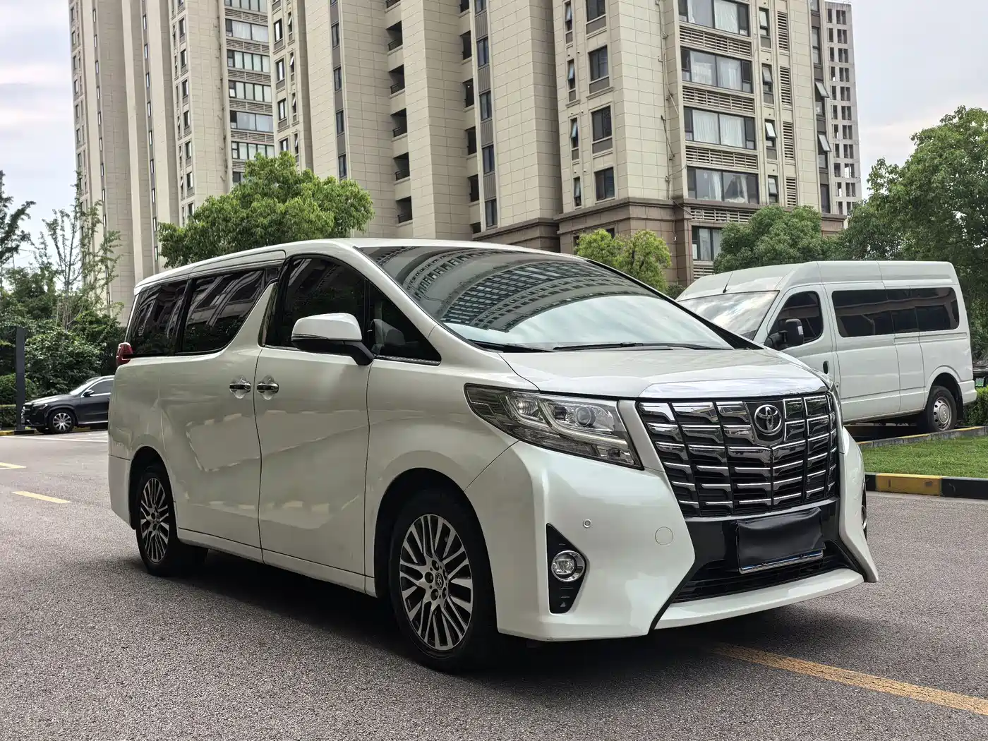 Toyota Alphard 2015 3.5L Luxury Edition фото 3