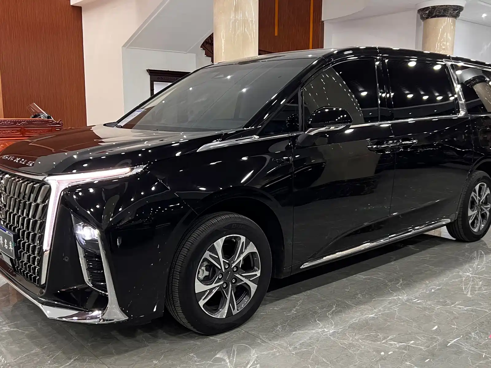 Фото 2 - Maxus Maxus G90