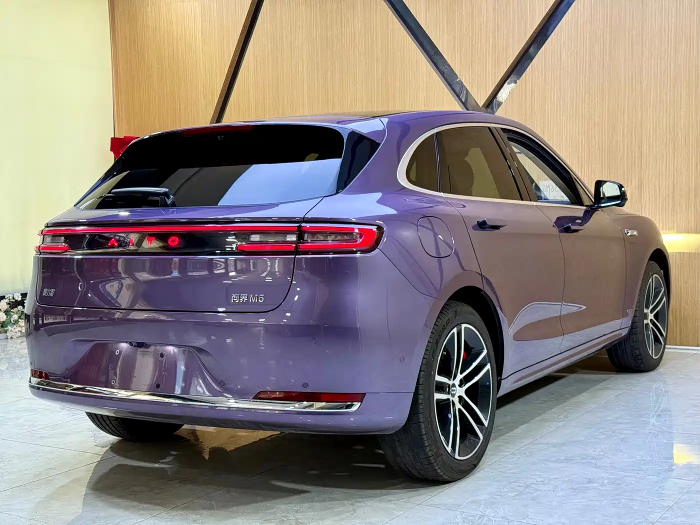 AITO Wenjie AITO M5 2025 Extended Range Ultra AWD фото 18