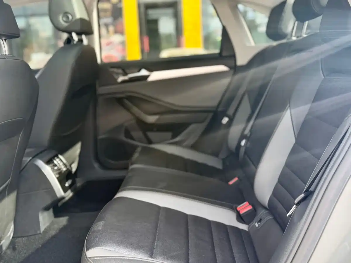 Volkswagen Sagitar 2022 280TSI DSG Surpassing Edition фото 11