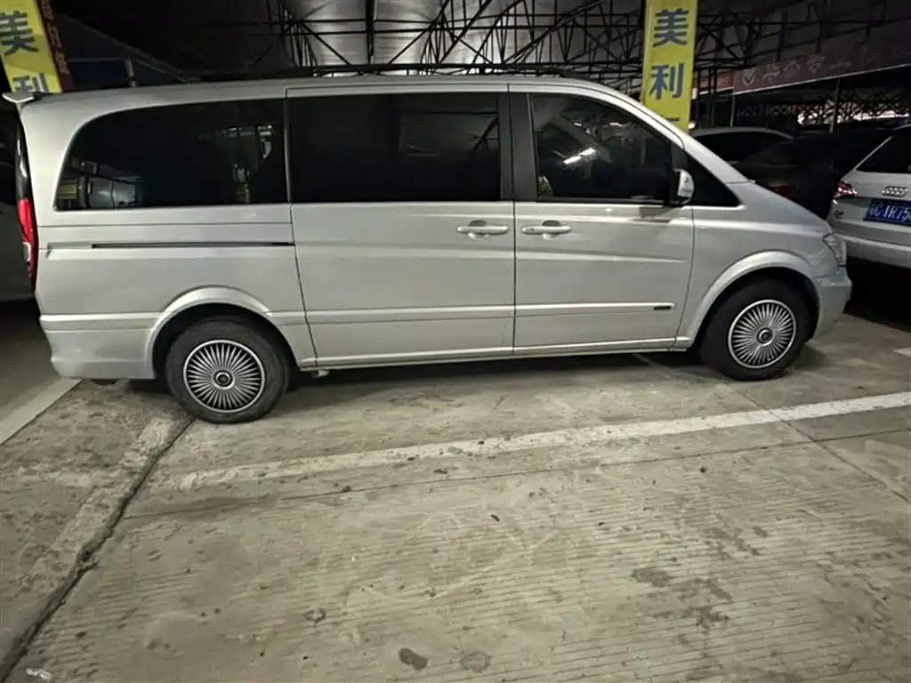 Mercedes-Benz Viano 2011 2.5L Navigation Edition фото 7