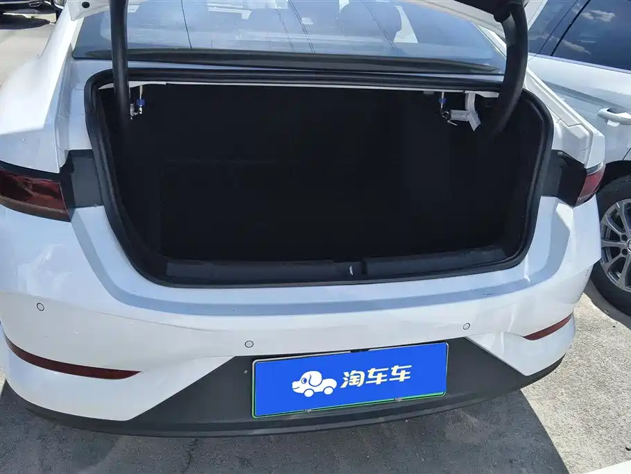 BYD Qin PLUS 2025 DM-i Smart Drive 55KM Leader фото 4