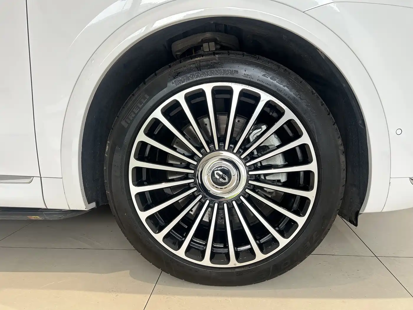 AITO Wenjie AITO M8 2025 Range Extender Max+ Edition 53.4kWh 5-seater фото 24