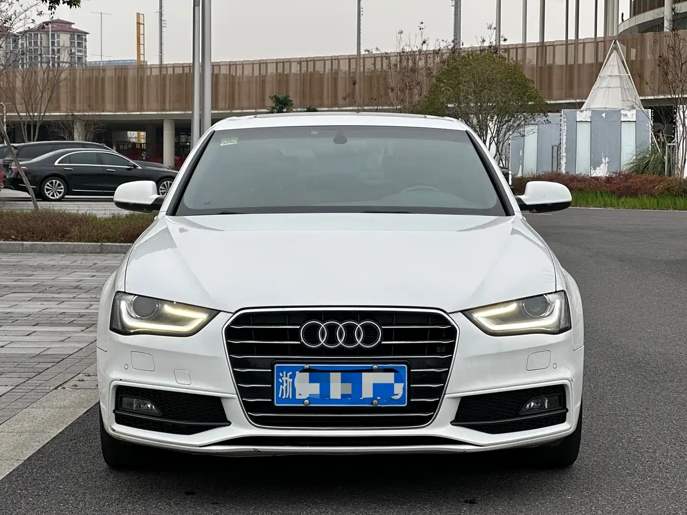 Audi A4L 2016 35 TFSI Collector's Edition S line Comfort фото 2