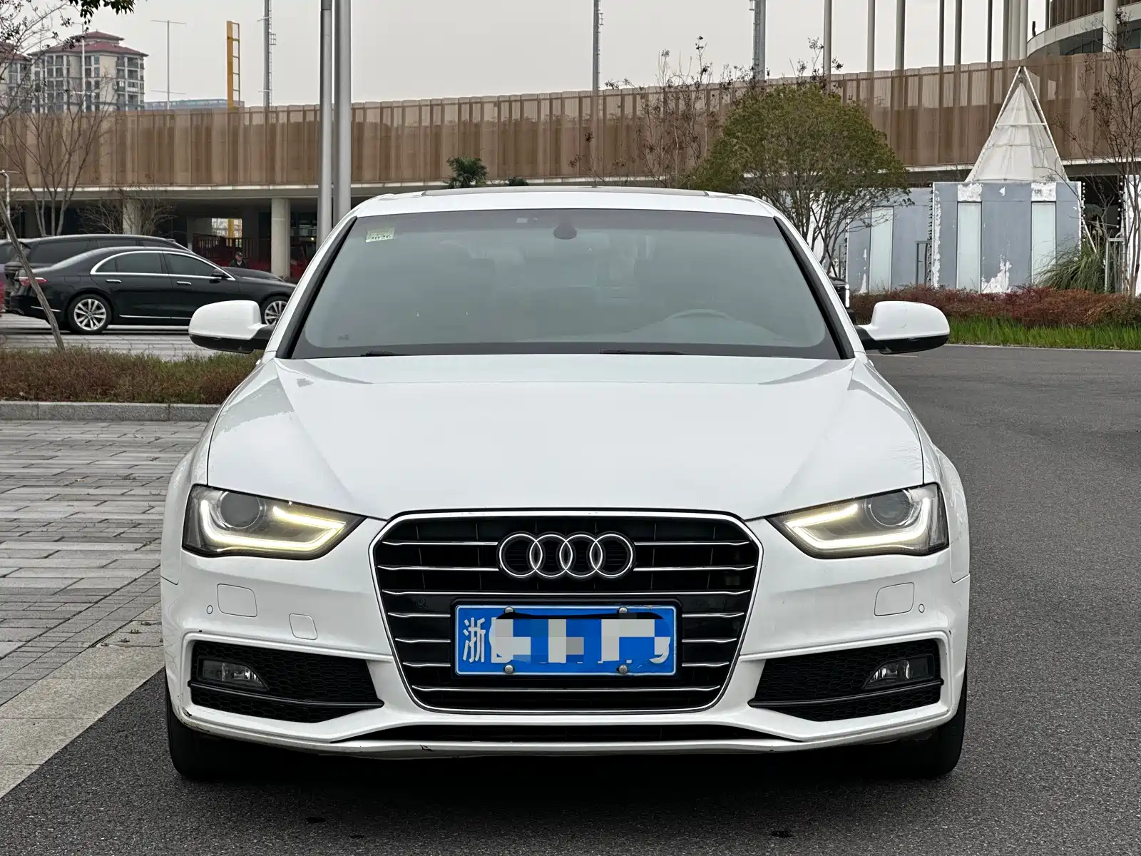 Фото 2 - Audi A4L