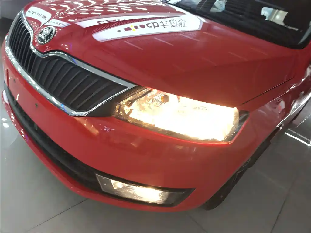 Škoda Skoda Rapid Spaceback 2016 Facelift 1.4L Manual Forward Edition фото 18