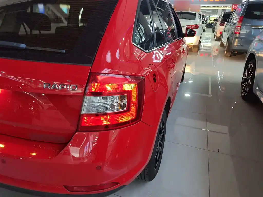 Škoda Skoda Rapid Spaceback 2016 Facelift 1.4L Manual Forward Edition фото 24