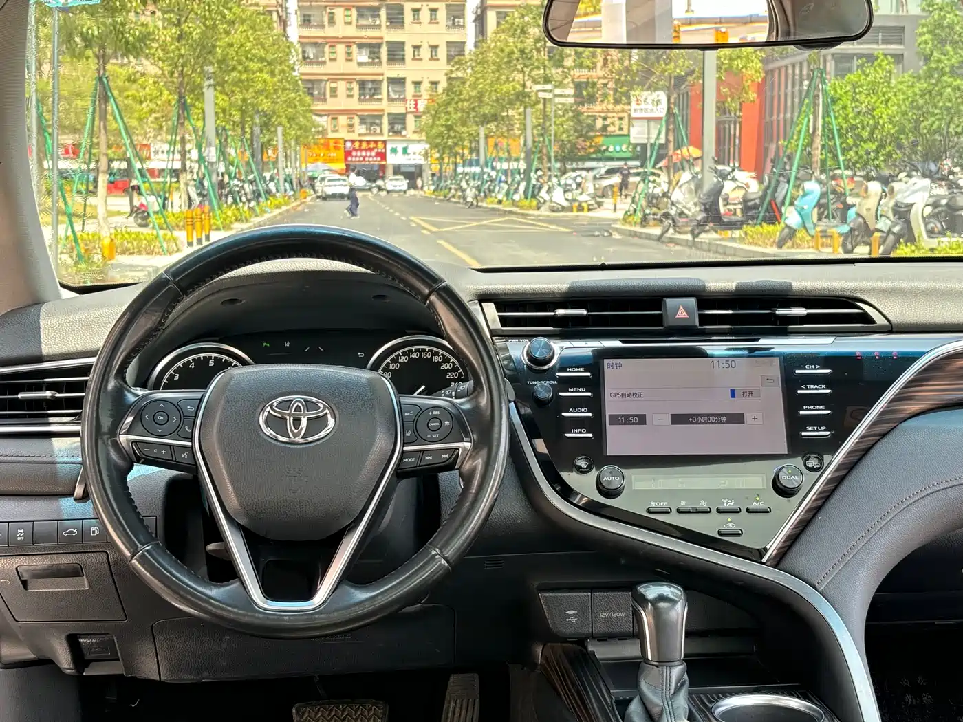 Toyota Camry 2018 2.5G Luxury Edition фото 15