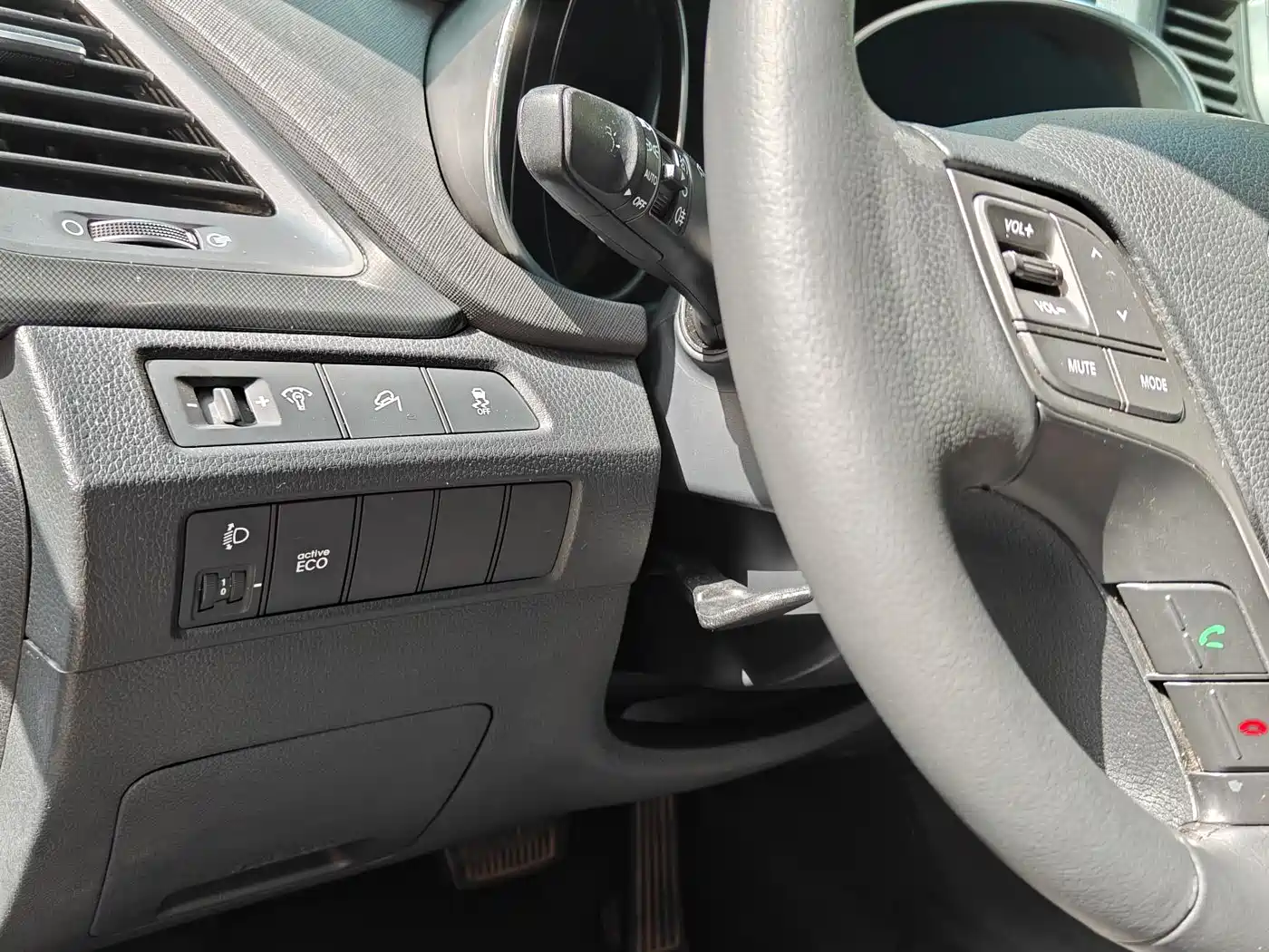 Hyundai Santa Fe 2015 2.4L Automatic 2WD Smart 5-seater фото 24