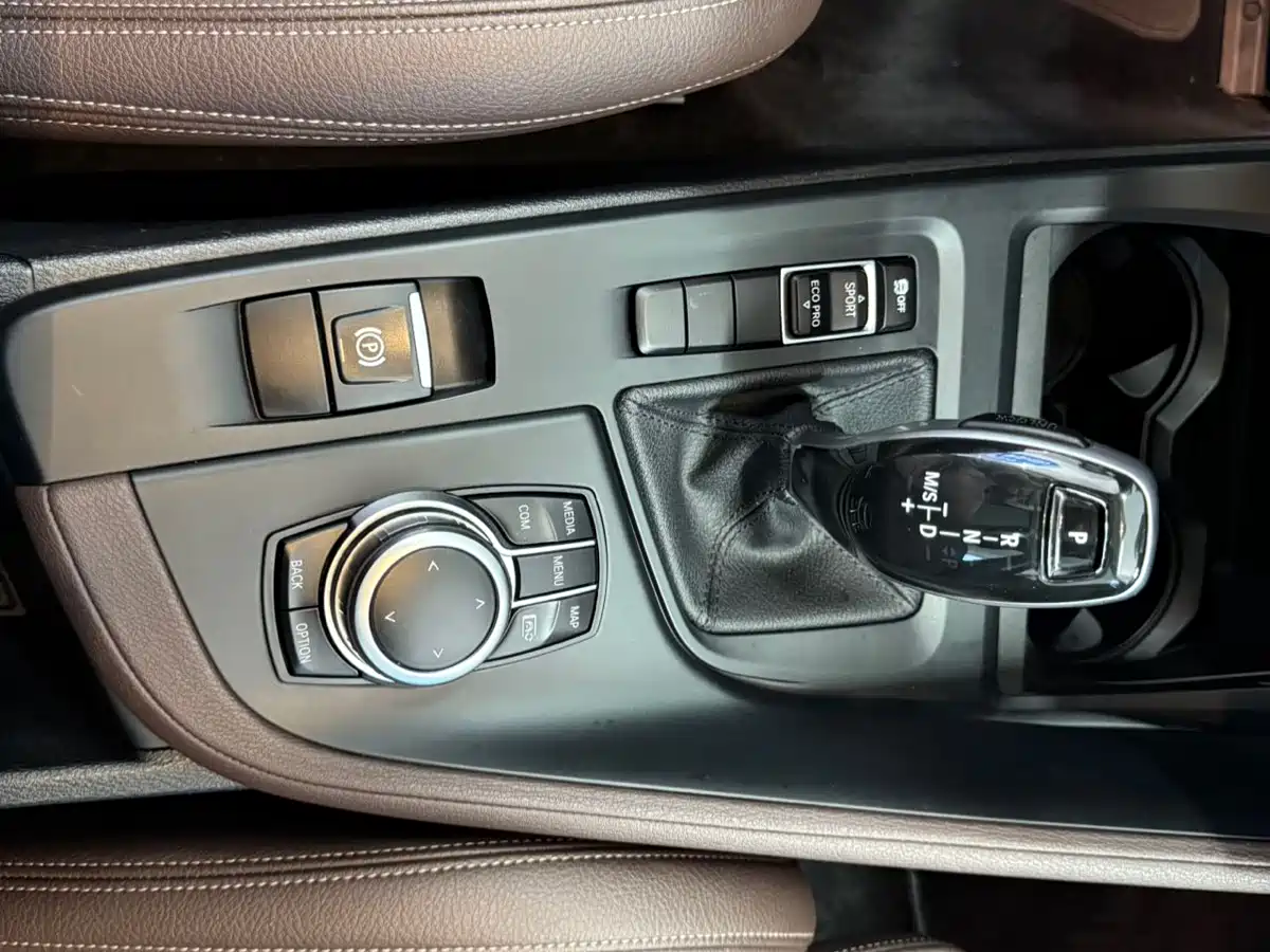 BMW X1 2022 sDrive20Li Fashion фото 8