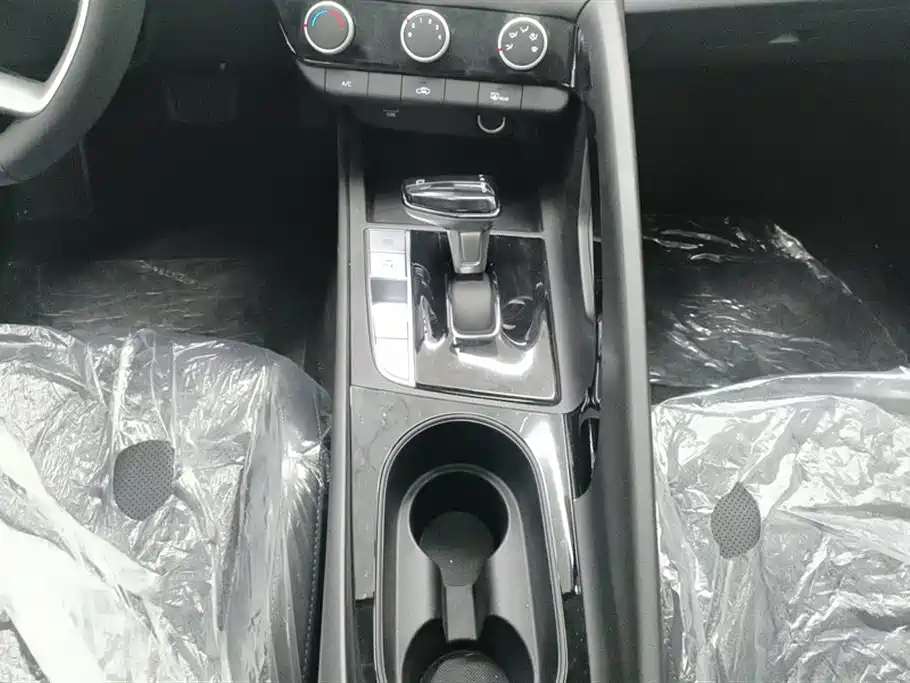 Hyundai Elantra 2023 1.5L CVT GLX Elite Edition фото 16