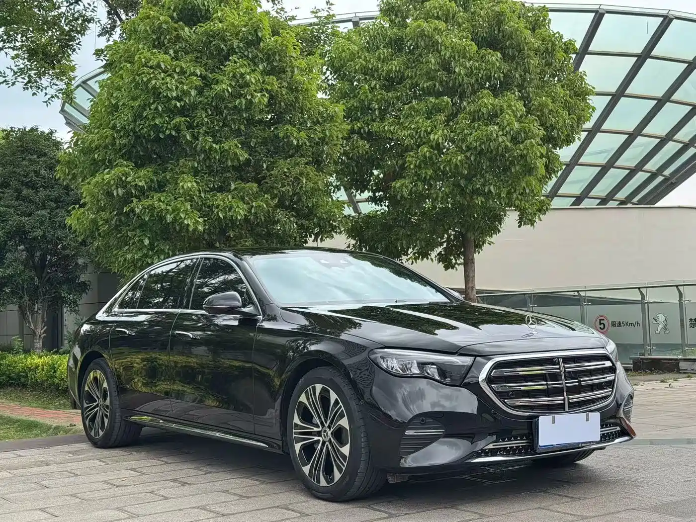 Mercedes-Benz E-Class 2026 E 300 L Luxury Sport фото 3