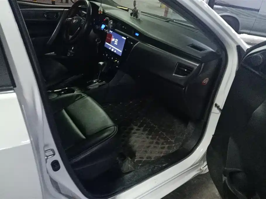 Toyota Corolla 2017 1.6L CVT GL фото 8