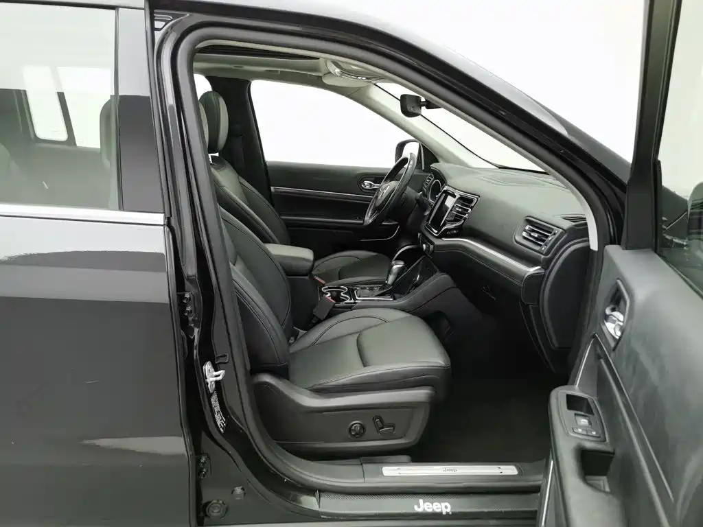 Photo 23 - Jeep Grand Commander