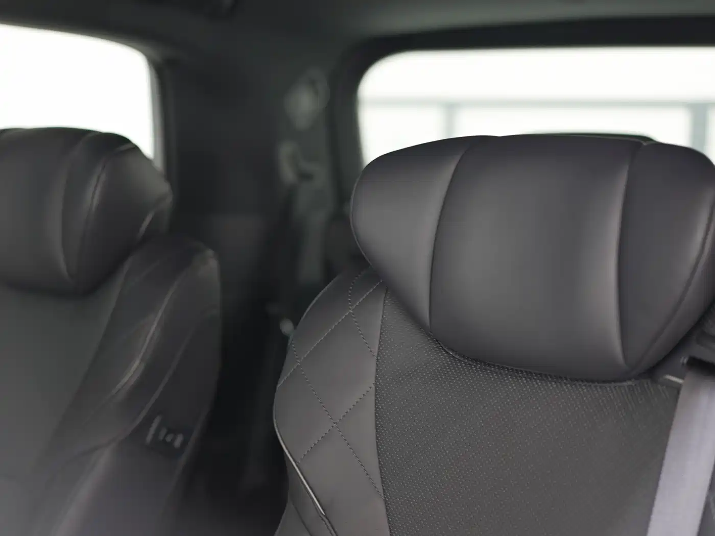 Toyota Vellfire 2024 Crown Hybrid 2.5L Premium Edition фото 7