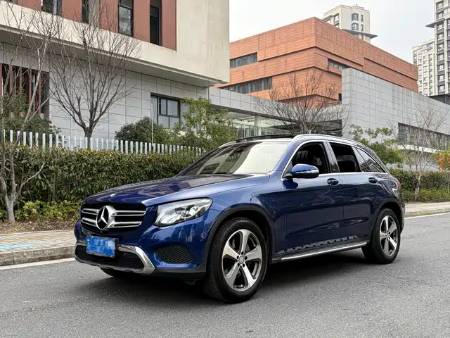 MERCEDES-BENZ GLC