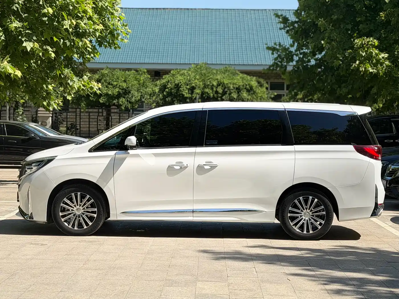 GAC Trumpchi Trumpchi M8 2023 Leading Series 390T Prestige Edition фото 2
