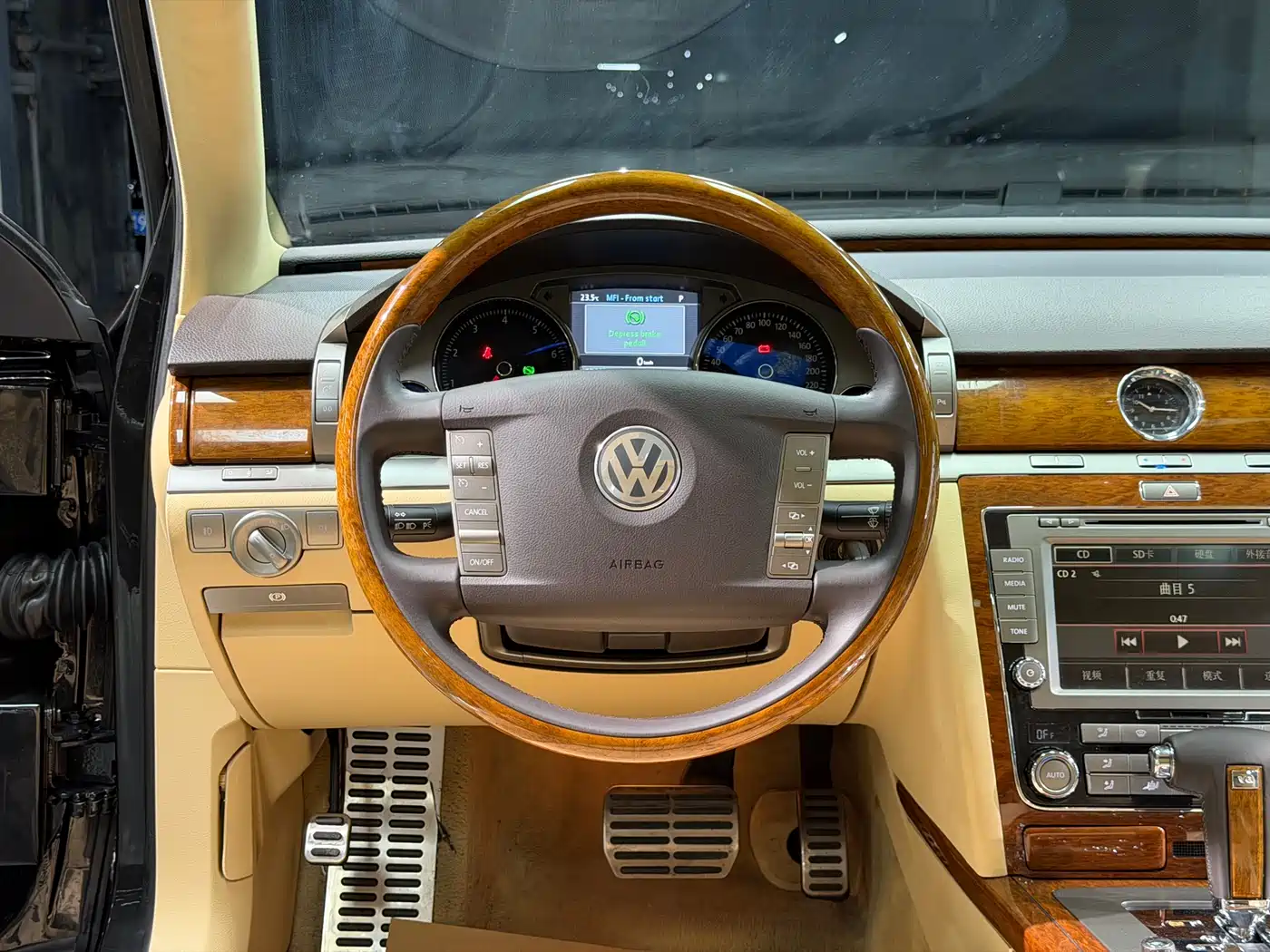 Volkswagen Phaeton 2009 Model 3.6L V6 5-seat Extended Comfort фото 14