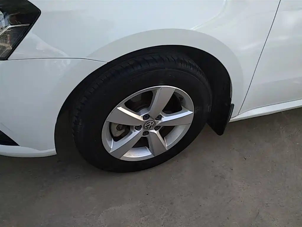 Volkswagen Lavida 2015 1.6L Automatic Trend Edition фото 23