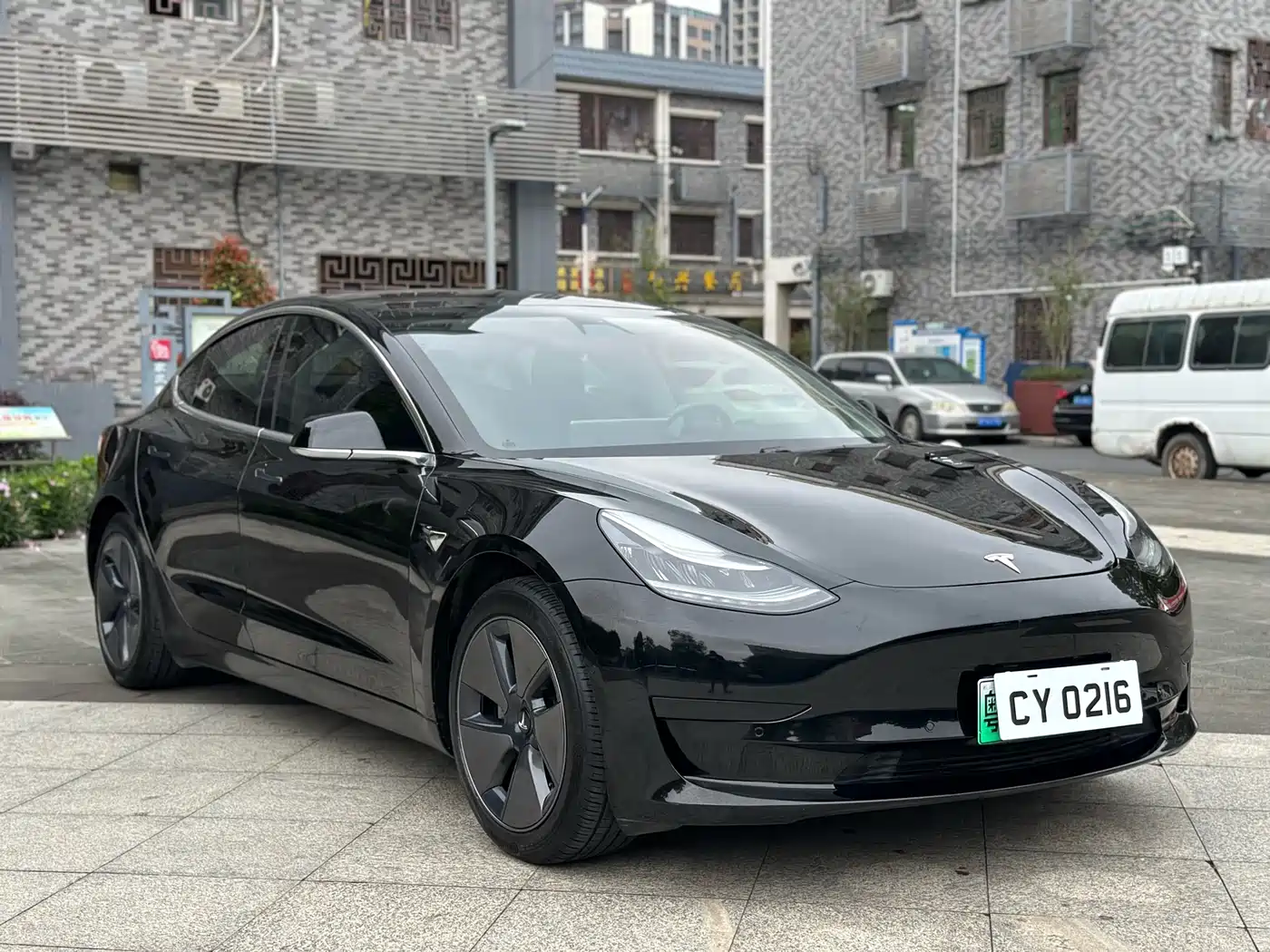TESLA MODEL 3