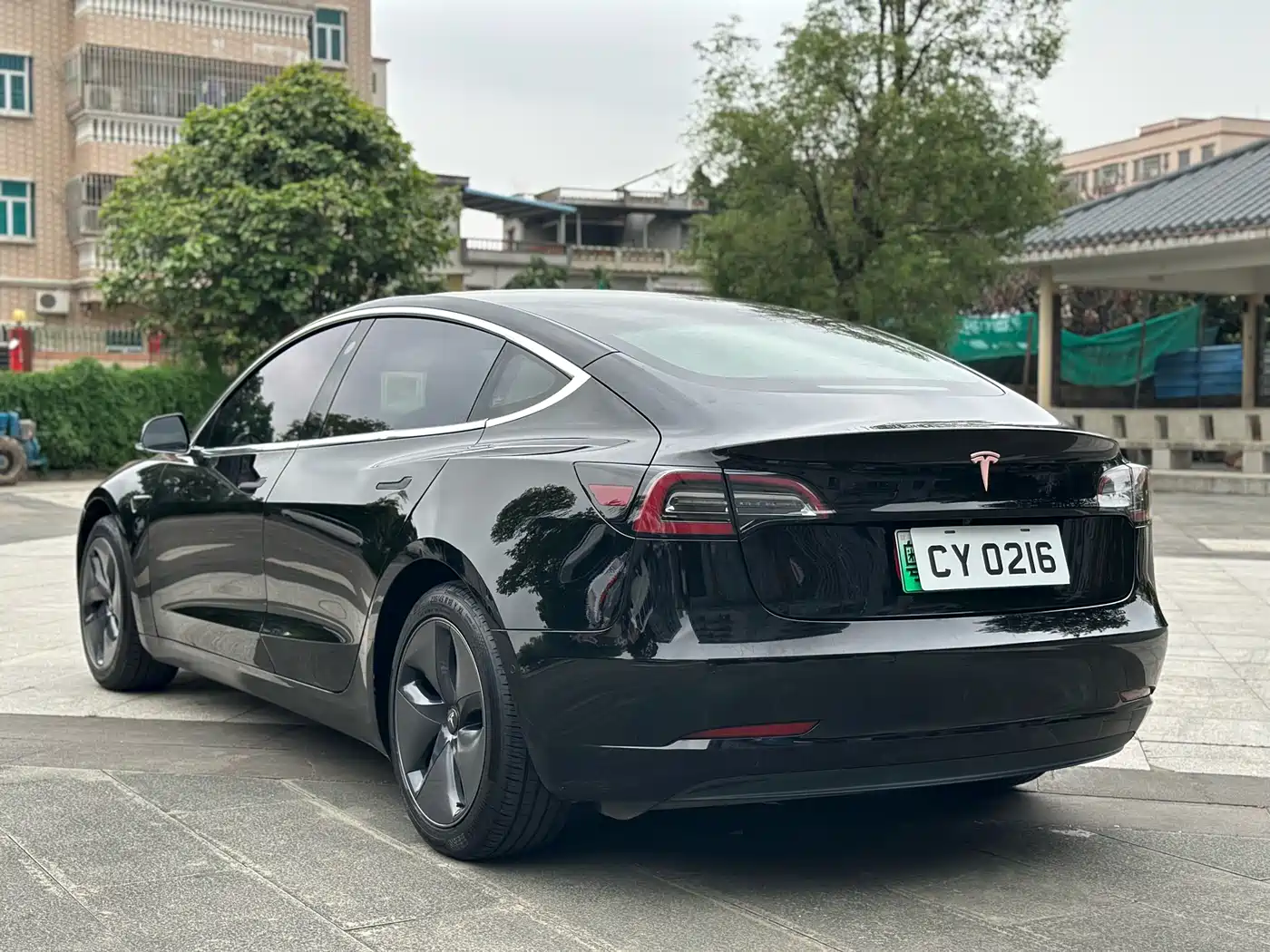 TESLA MODEL 3