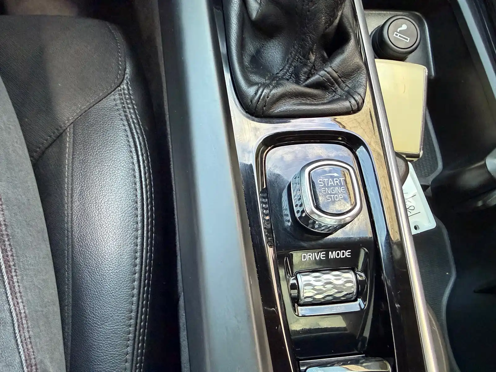 Photo 5 - Volvo XC60