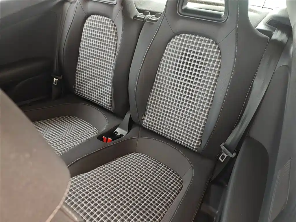 Volkswagen Scirocco 2015 1.4TSI Trend Edition фото 17
