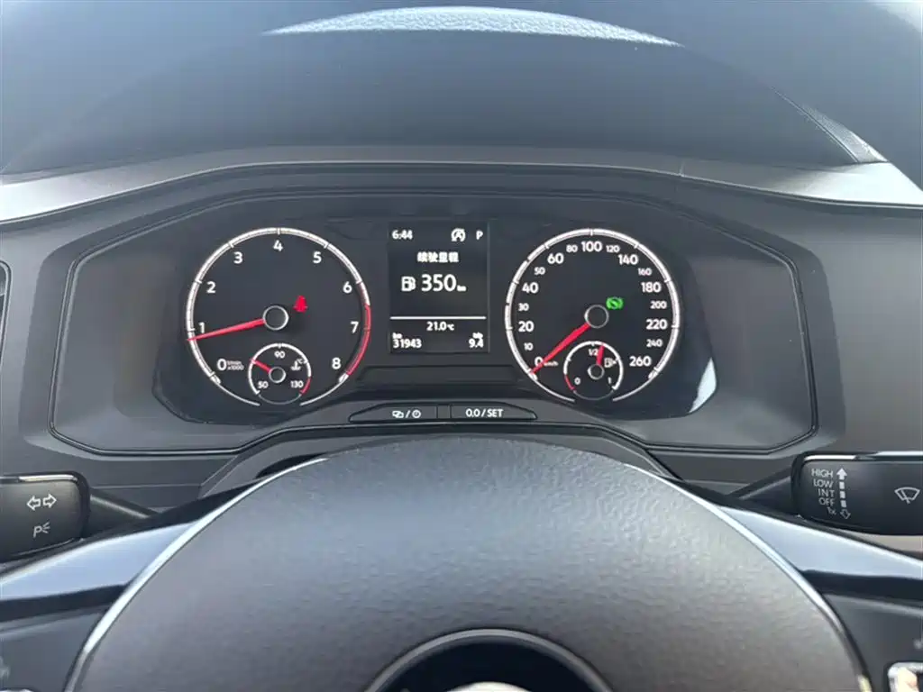 Volkswagen Polo 2021 Plus 1.5L Automatic Panorama Enjoyment Edition фото 4