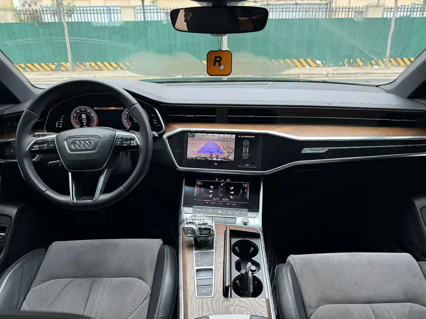Фото 6 - Audi A6L