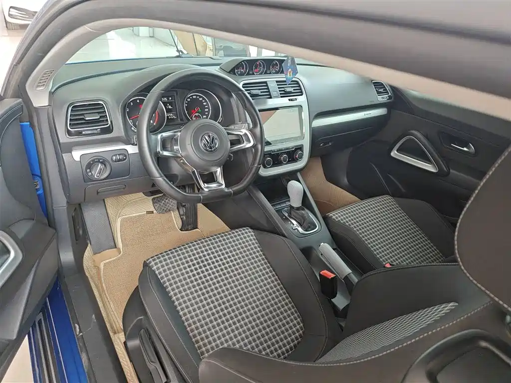 Volkswagen Scirocco 2015 1.4TSI Trend Edition фото 10