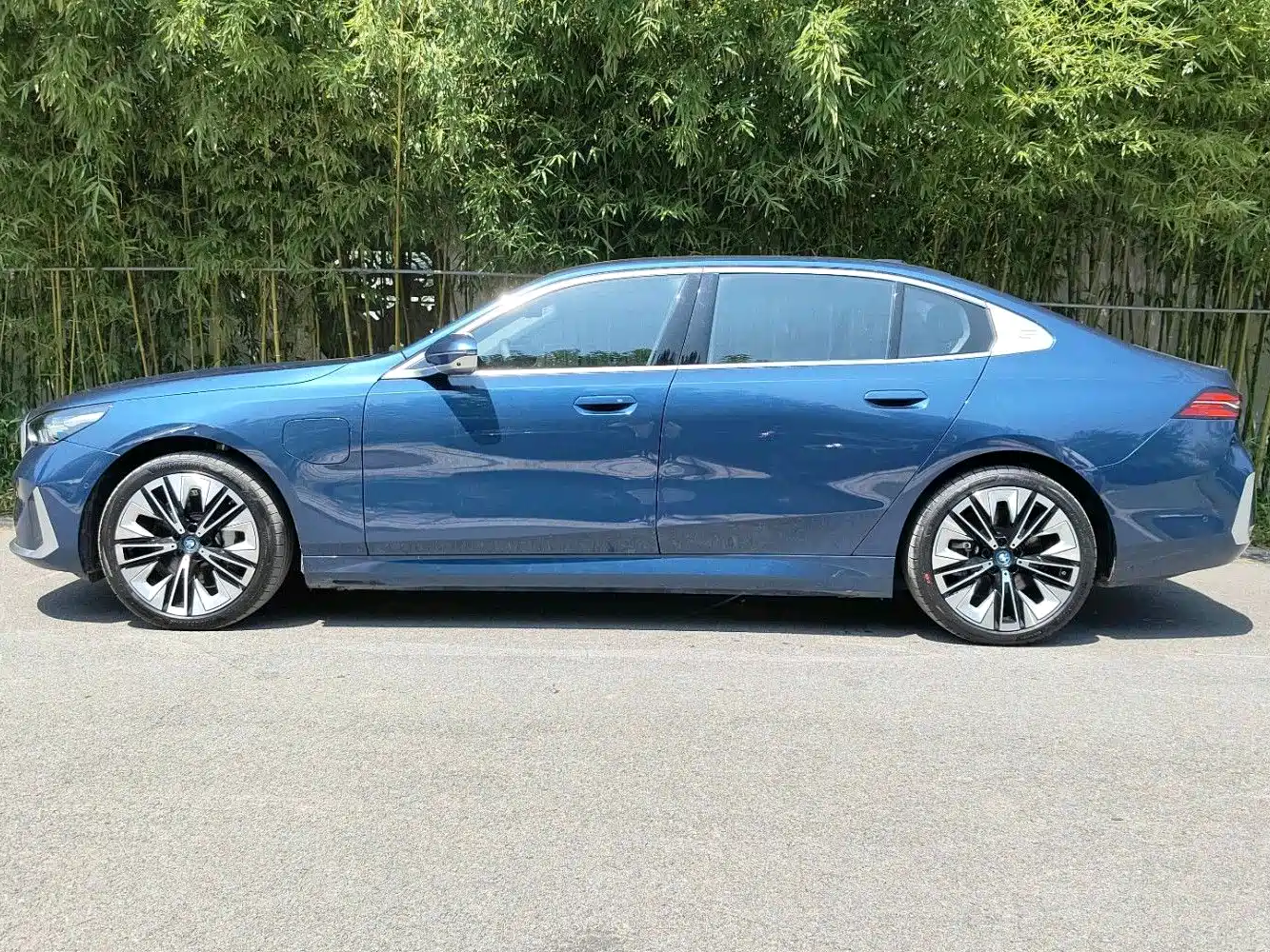 BMW I5