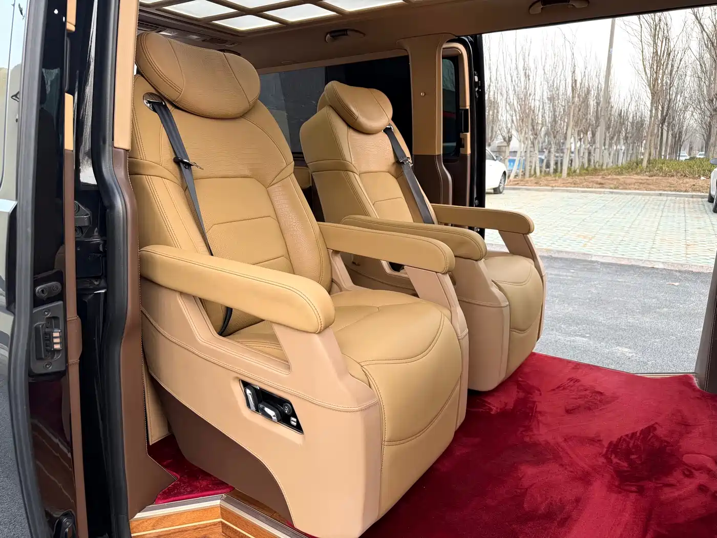 Volkswagen Caravelle 2018 2.0TSI 4WD Luxury Edition 7-Seater фото 12