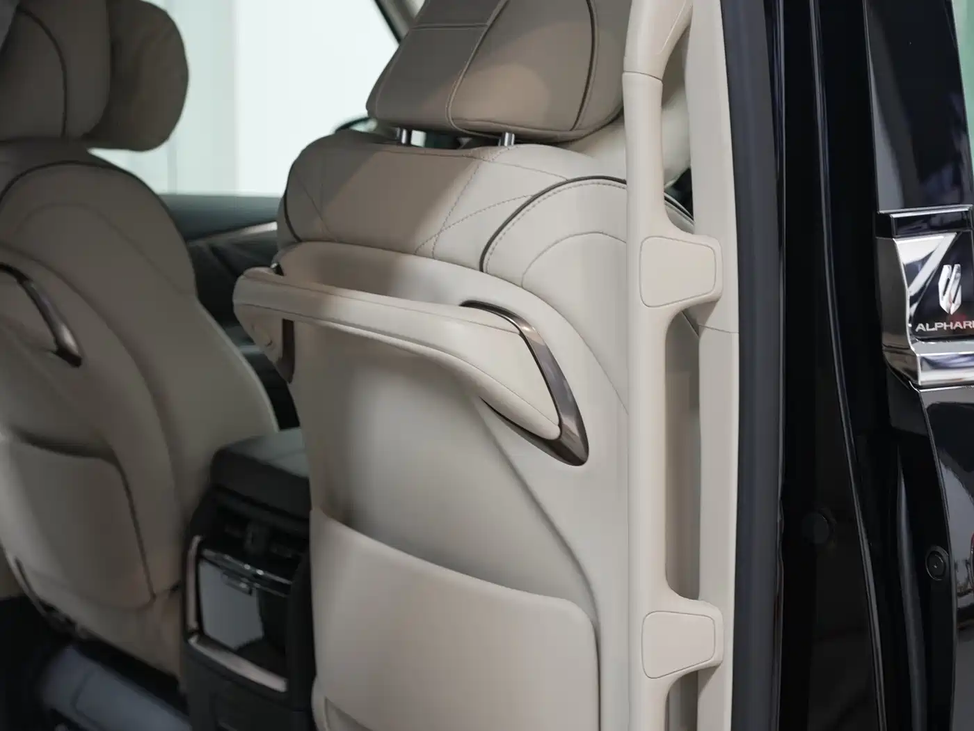 Toyota Alphard 2024 Hybrid 2.5L Prestige Edition фото 13