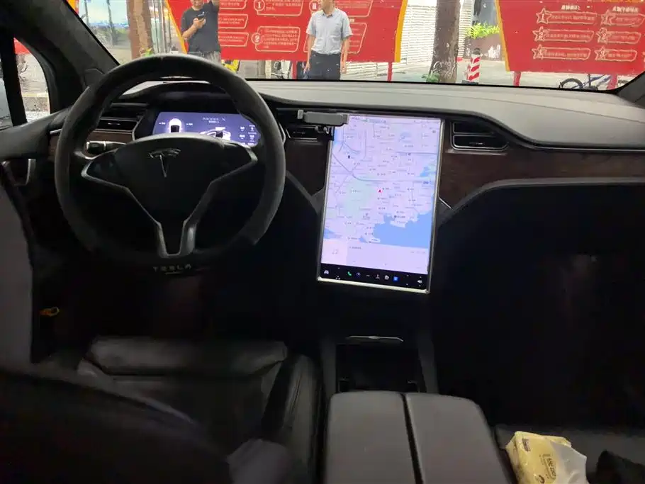 TESLA MODEL X