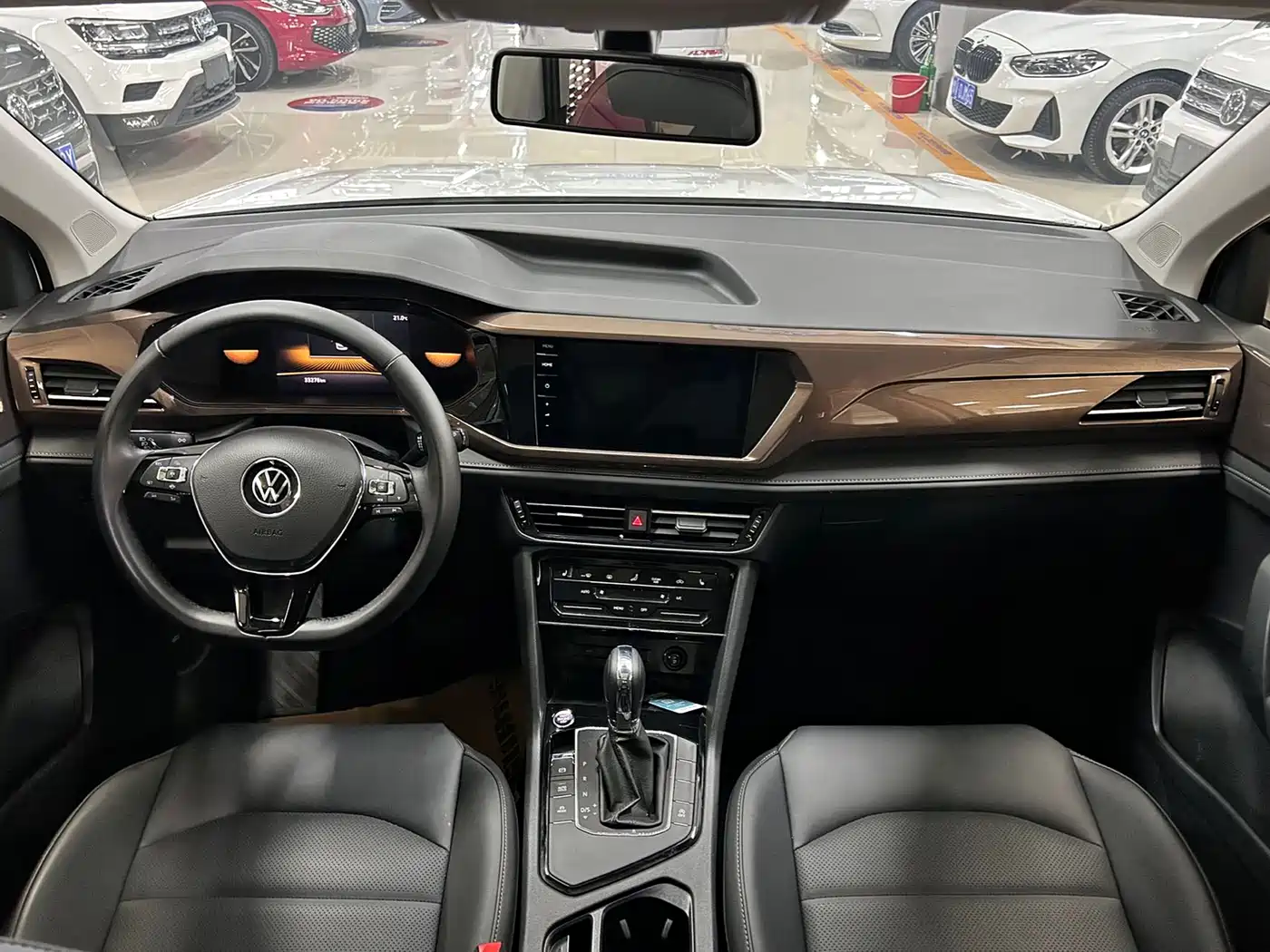 Volkswagen Tharu 2022 280TSI FWD Luxury Edition фото 7