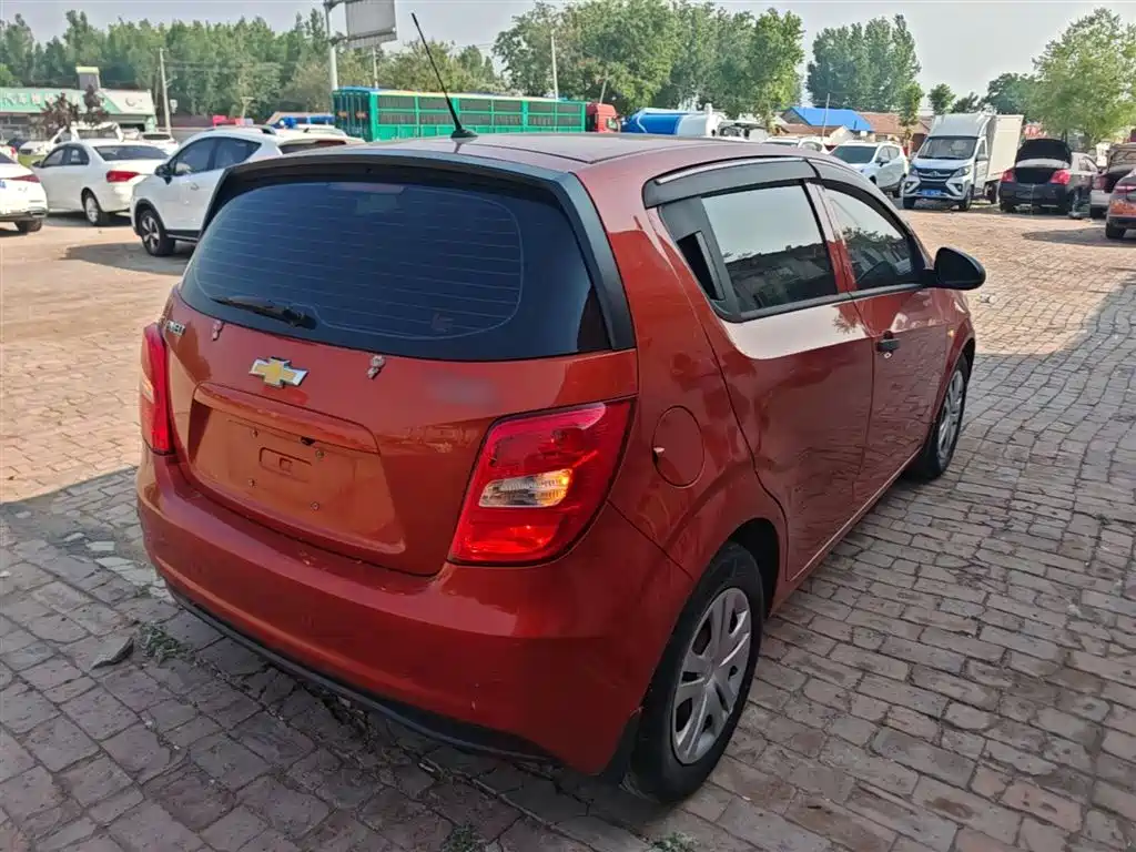 Chevrolet Aveo 2014 Hatchback 1.4SL MT Comfort Edition фото 7